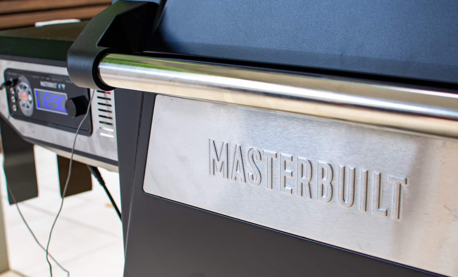 close up of a masterbuilt barbecue